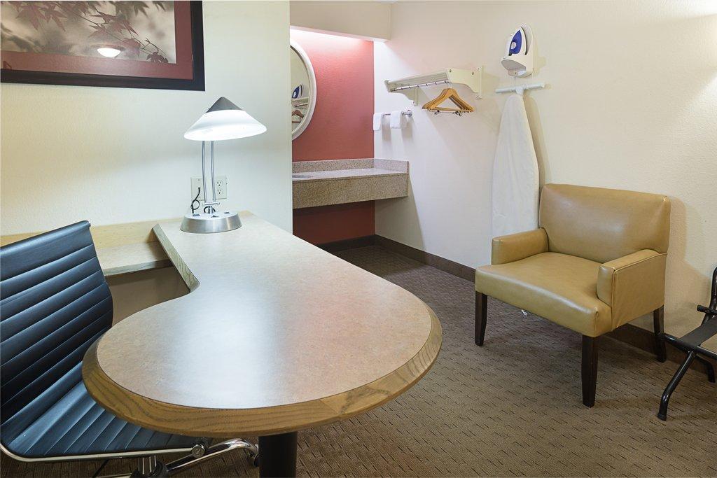 Red Roof Inn Lansing West - Msu Экстерьер фото