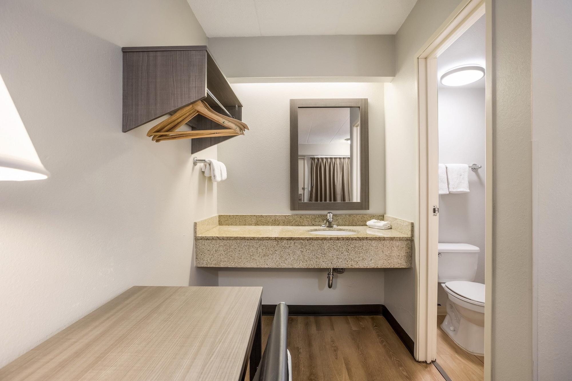 Red Roof Inn Lansing West - Msu Экстерьер фото